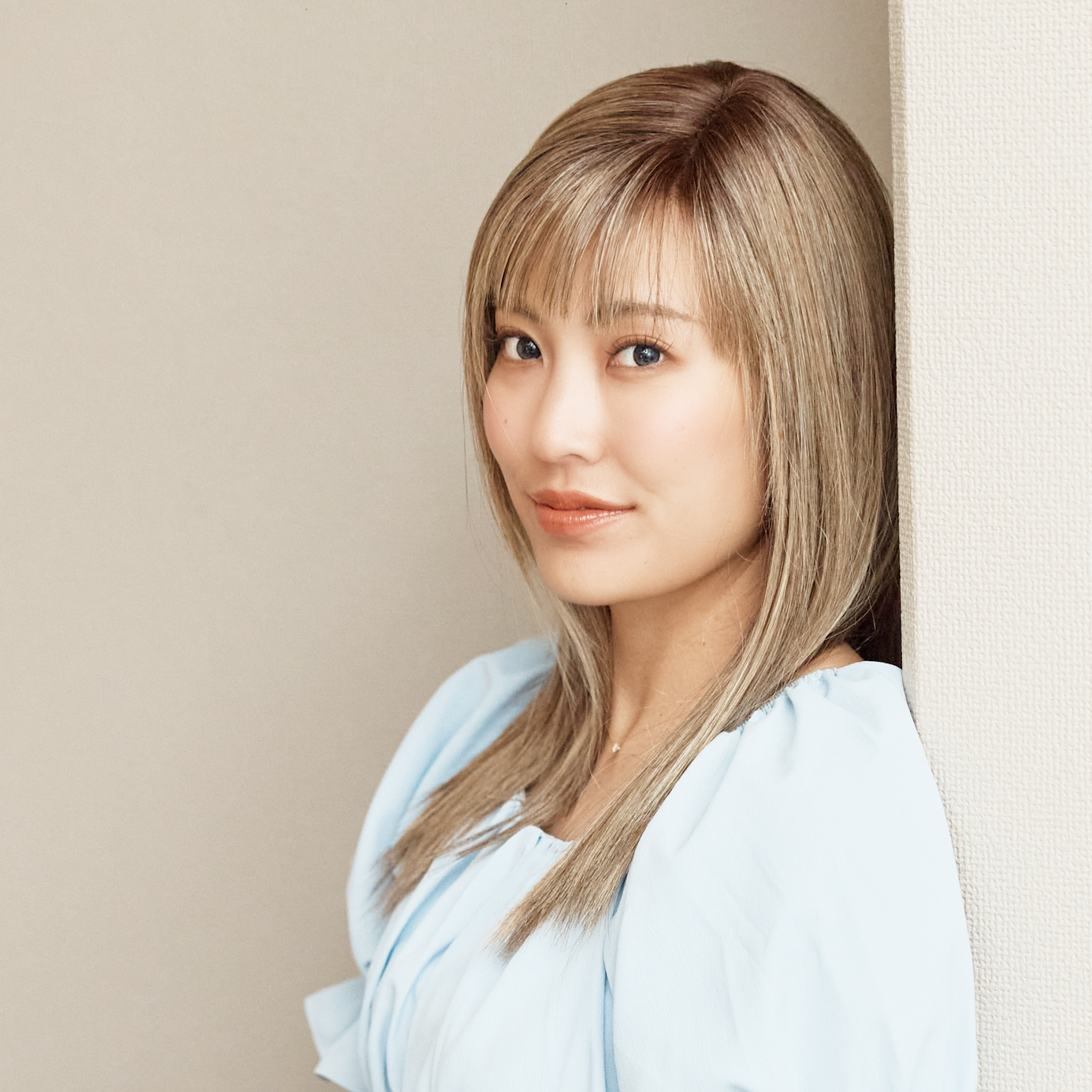 ワイツーケーハイトーンロング フルウィッグ – 自然で高品質なウィッグ